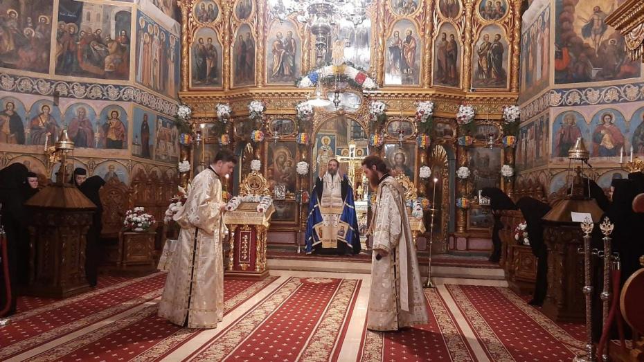 PS Nichifor Botoșăneanul, la slujba Privegherii de la Mănăstirea Văratec