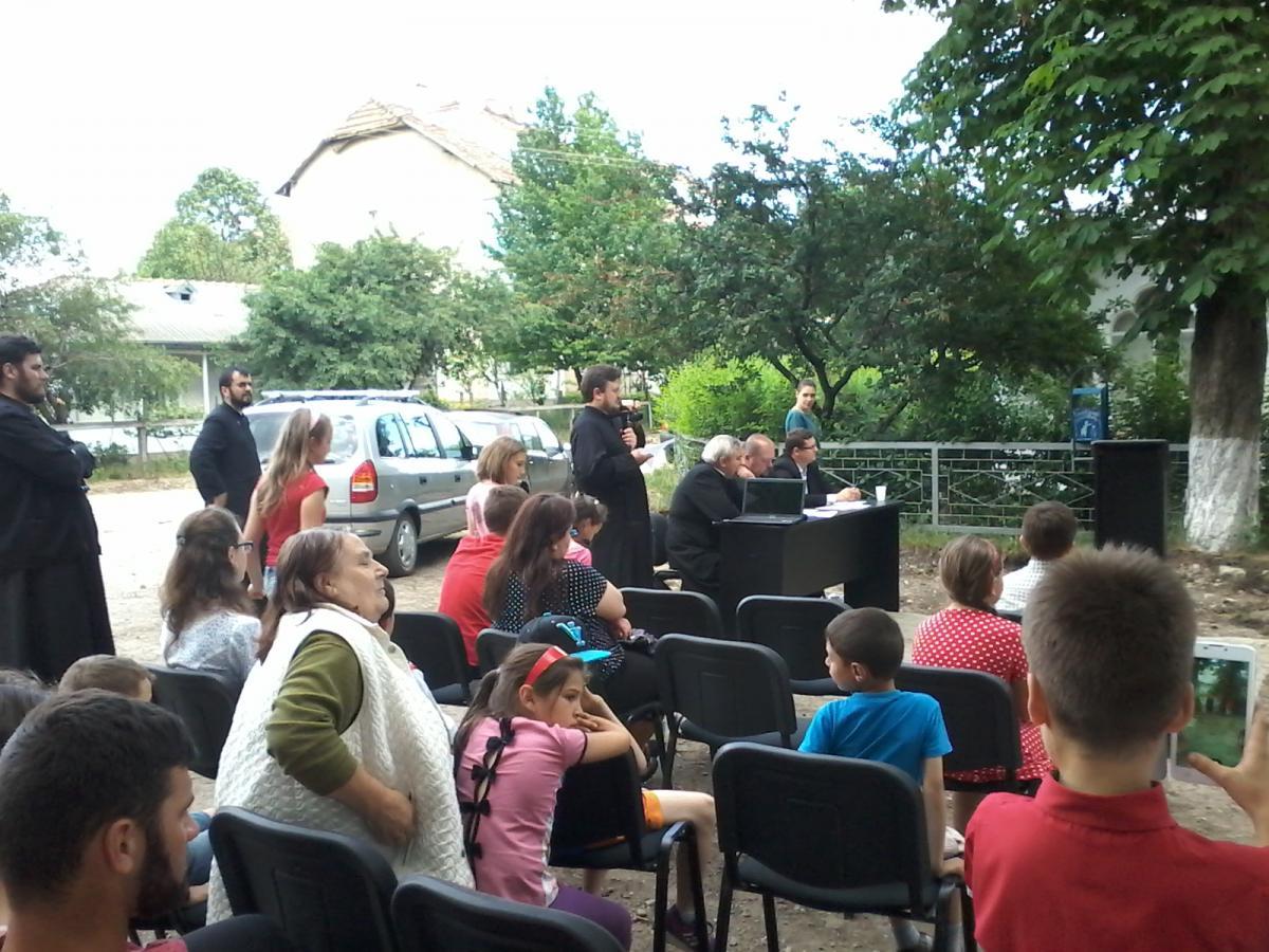 Participanți și susținători ai lor, sau simplu public Participanți și susținători ai lor, sau simplu public