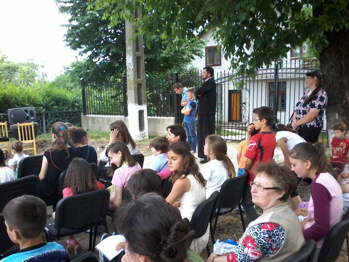 Participanți și susținători ai lor, sau simplu public Participanți și susținători ai lor, sau simplu public