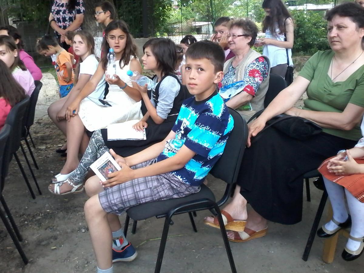 Participanți și susținători ai lor, sau simplu public Participanți și susținători ai lor, sau simplu public