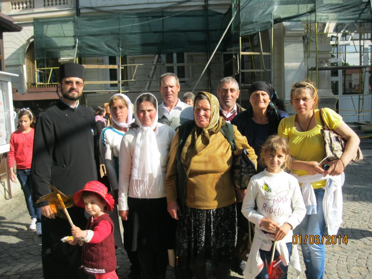 Mărturisitori, susținători ai vieții și închinători, alături de părintele paroh