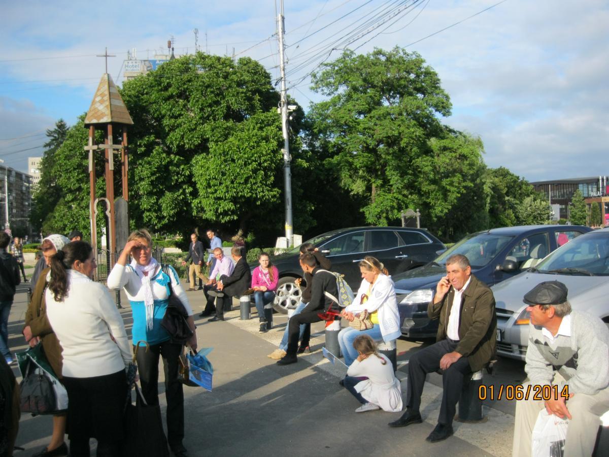 Așteptăm îmbarcarea spre casă