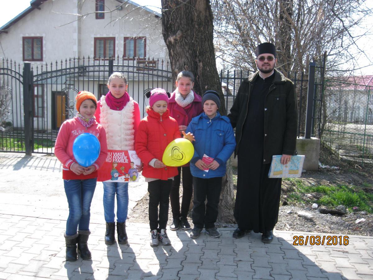 Componența Parohiei Cuvioasa Parascheva - Puțureni la Marș pentru Viață - Săveni 2016