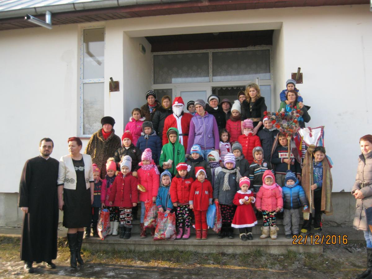 după serbarea de Crăciun 2016 - poza de grup