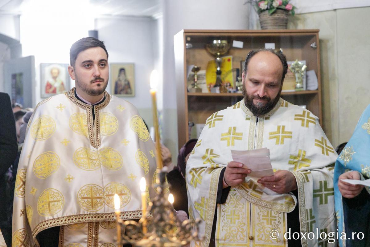 Slujba Litiei la hramul parohiei Bâcu / Foto: pr. Silviu Cluci