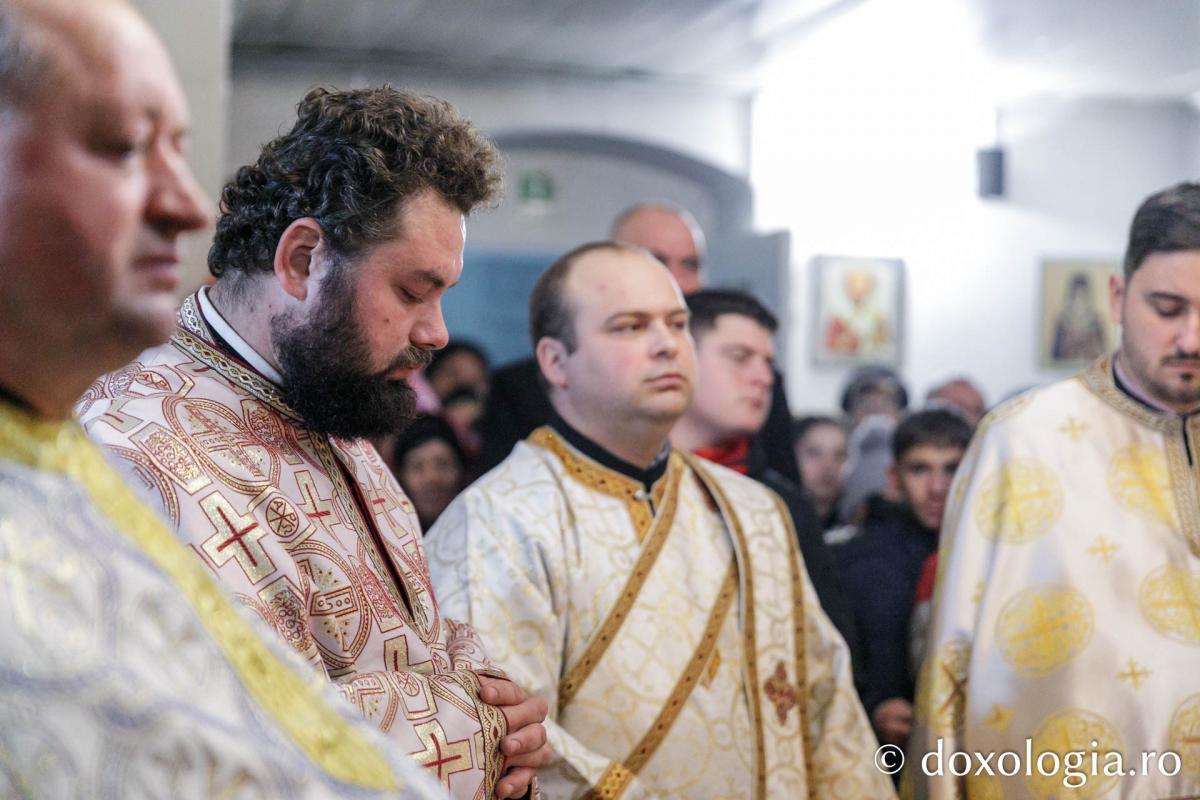 Slujba Litiei la hramul parohiei Bâcu / Foto: pr. Silviu Cluci
