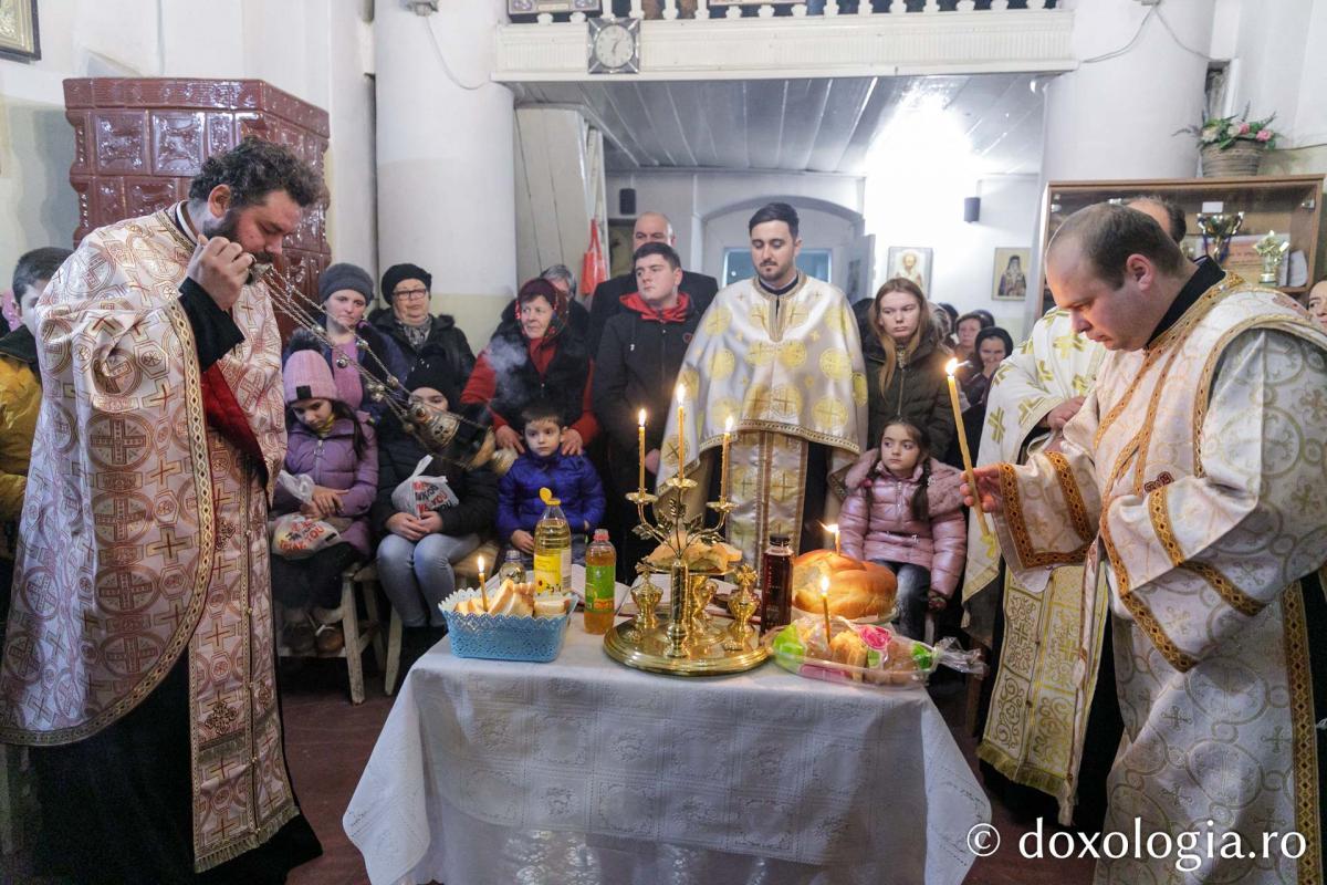 Slujba Litiei la hramul parohiei Bâcu / Foto: pr. Silviu Cluci