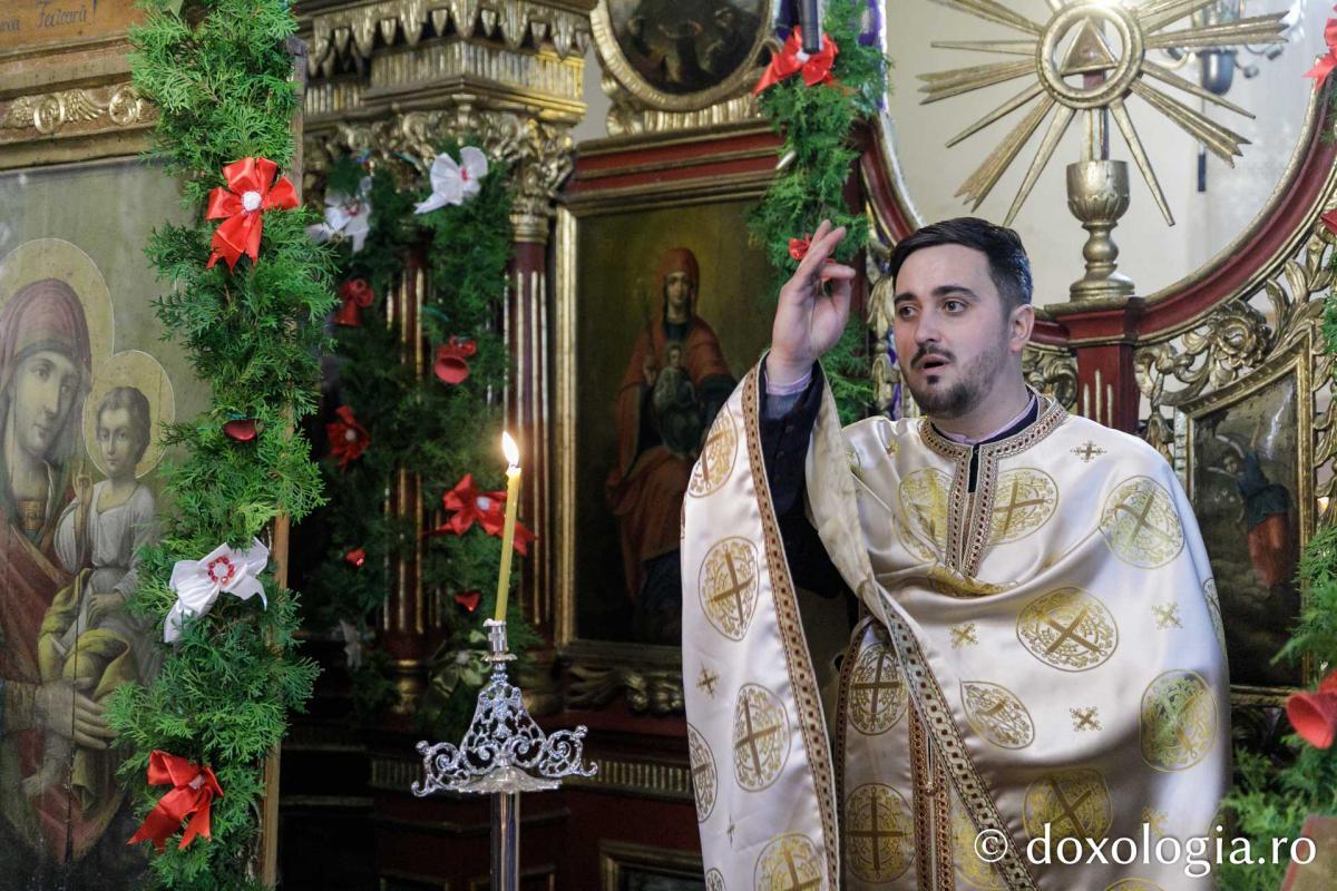 Slujba Litiei la hramul parohiei Bâcu / Foto: pr. Silviu Cluci