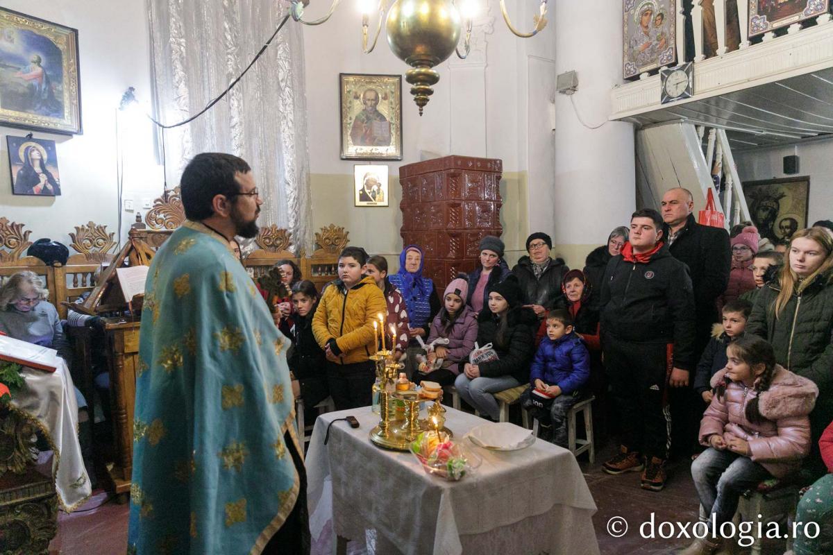 Slujba Litiei la hramul parohiei Bâcu / Foto: pr. Silviu Cluci